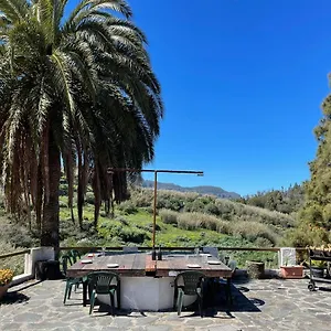 https://casa-cueva-la-hoyeta.in-canary-islands.com